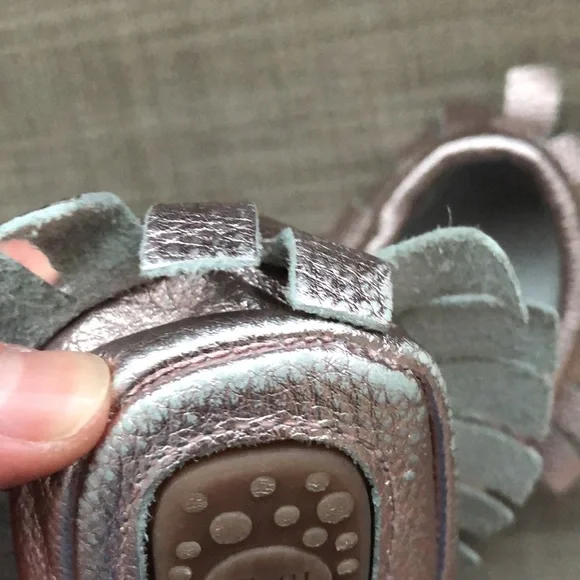 BOGO Slippers - semi hard sole, fringe detail, faux leather - pink - size 5 - Picture 6 of 6